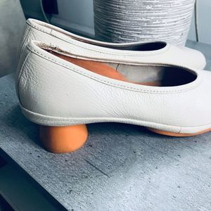Camper Women's Cream and Orange Shoes